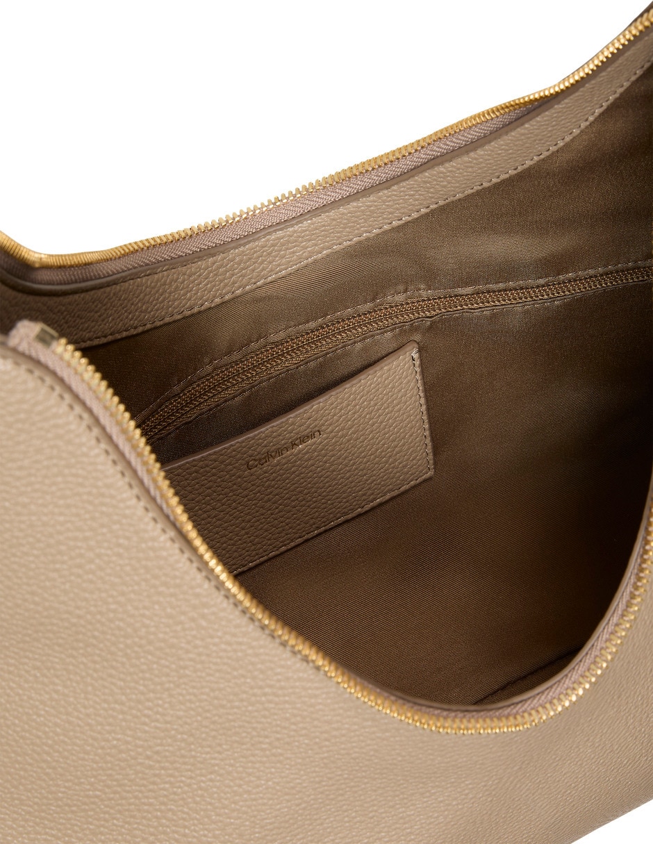 Bolsa Crossbody Hardware Emblem Pebble para mujer 3