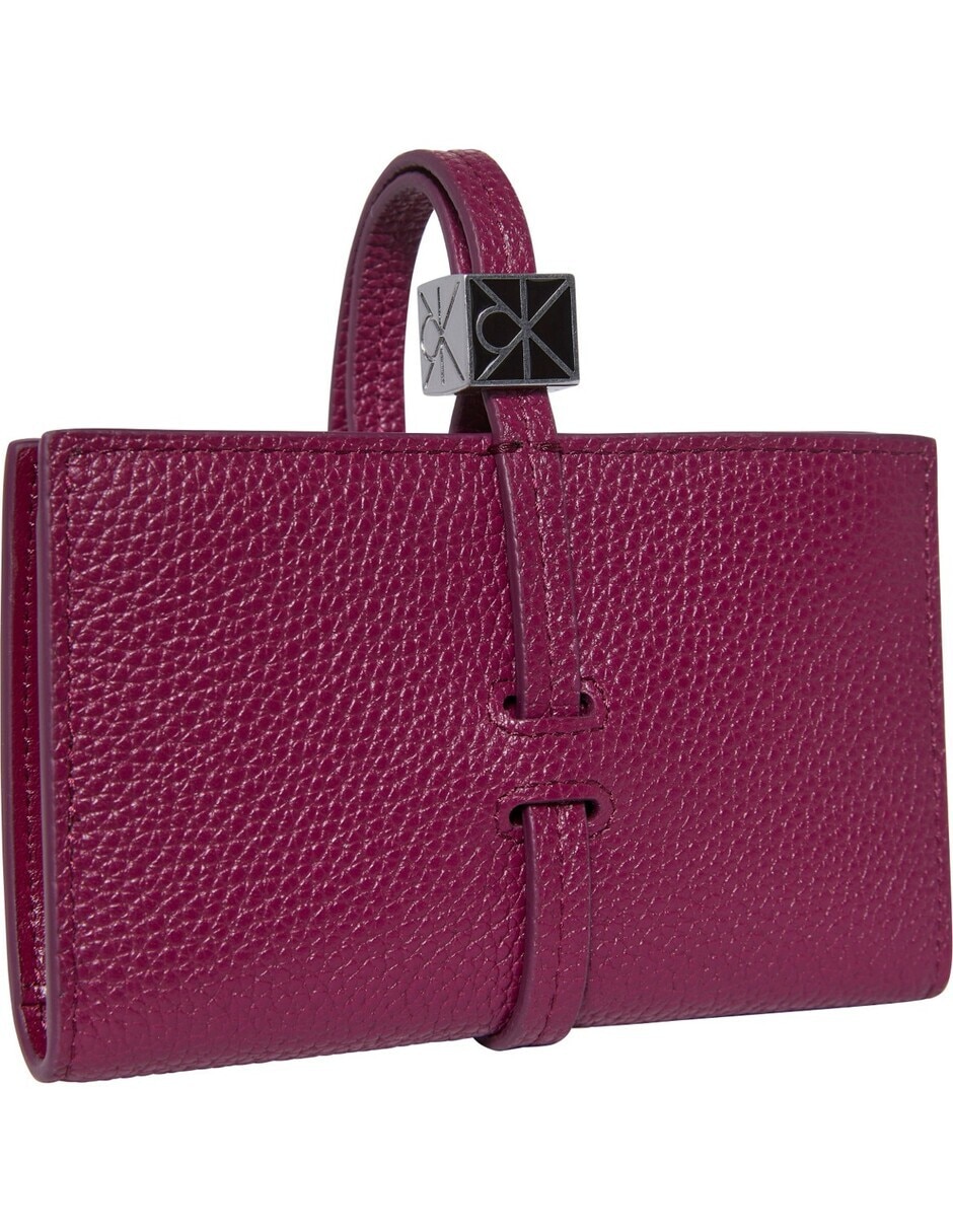 Bolsa crossbody Ck Hardware Emblem Pebble para mujer