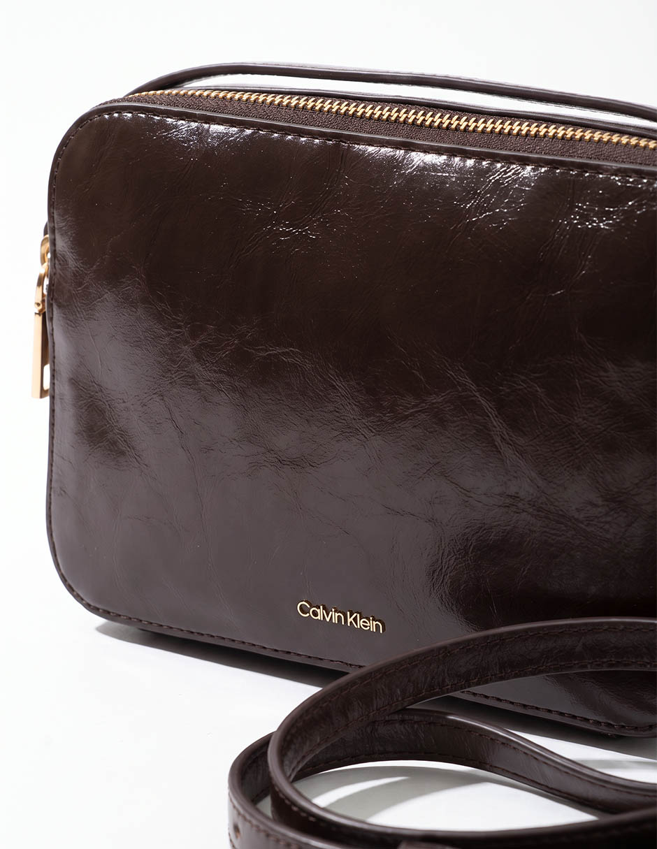 Bolsa crossbody embossed logo distressed para mujer 4